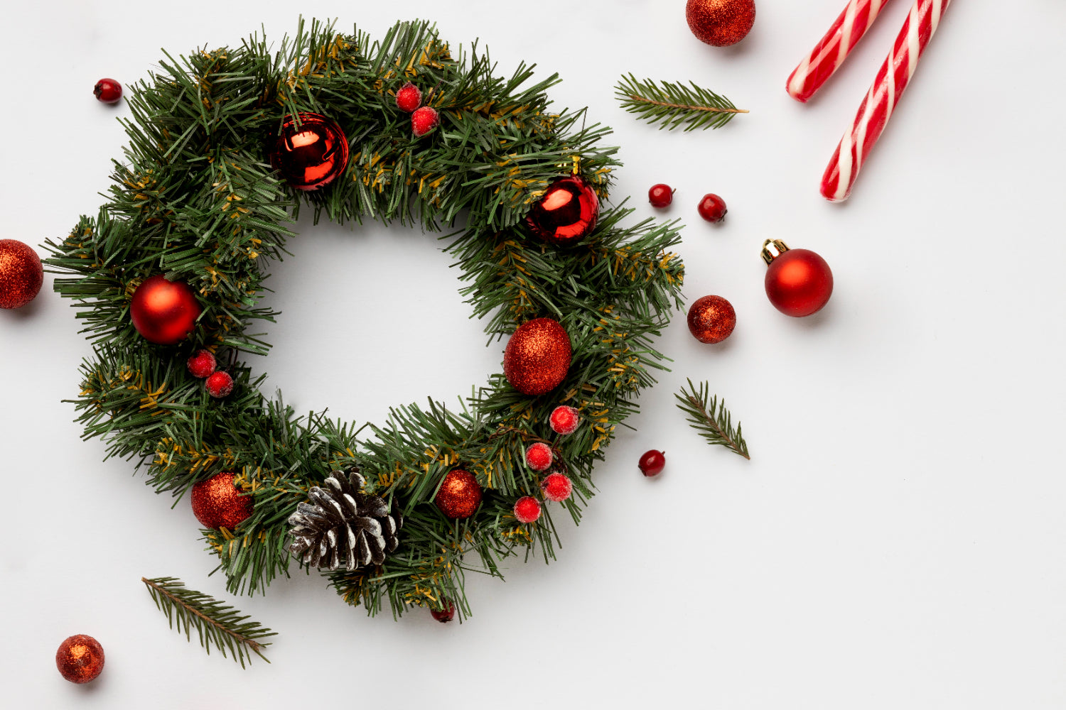 Cum sa creezi o coronita de Craciun perfecta pentru usa exterioara a casei 