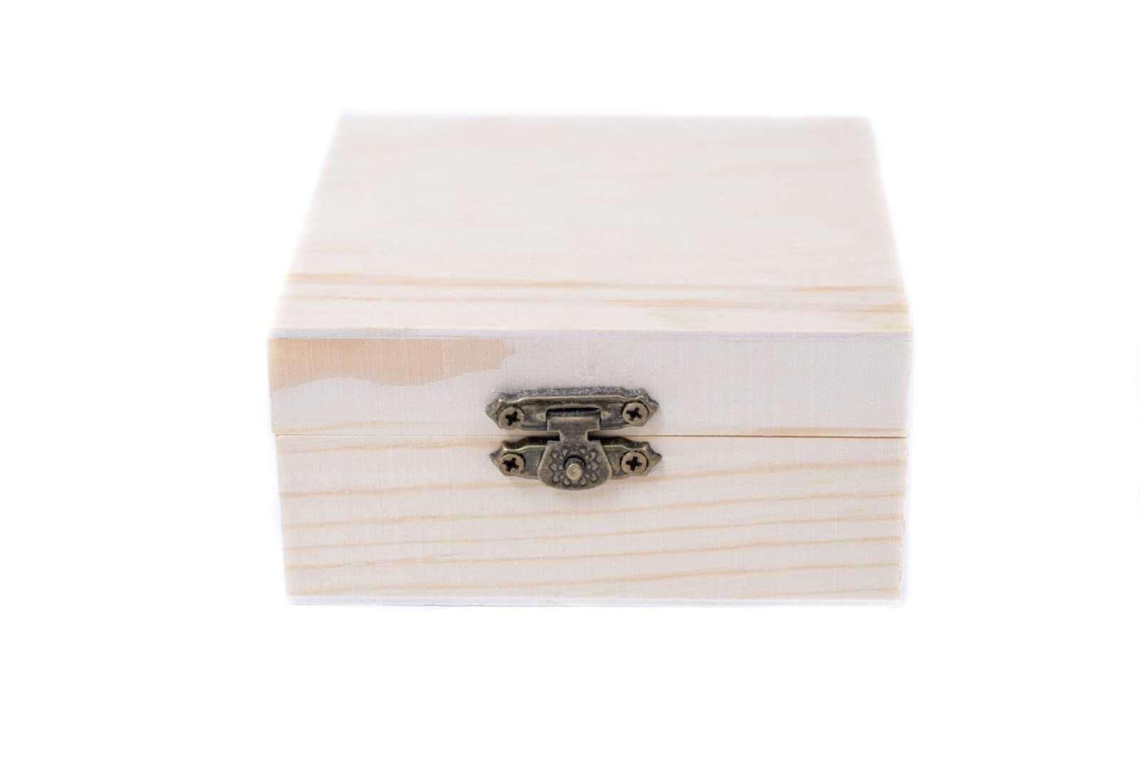 casete-lemn-blanc-patrate-mici