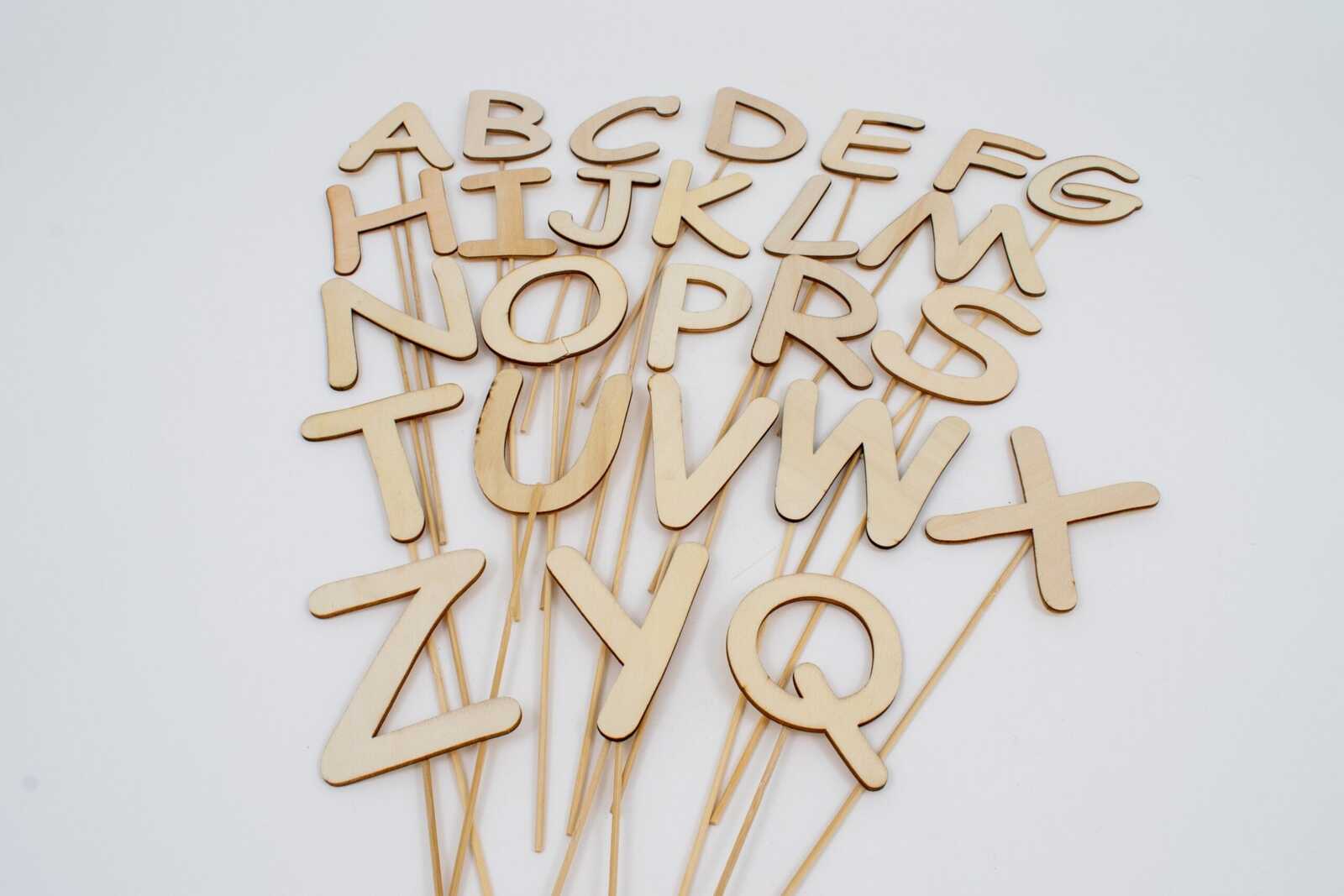 ornamente-din-lemn-litere-cu-bat-10set