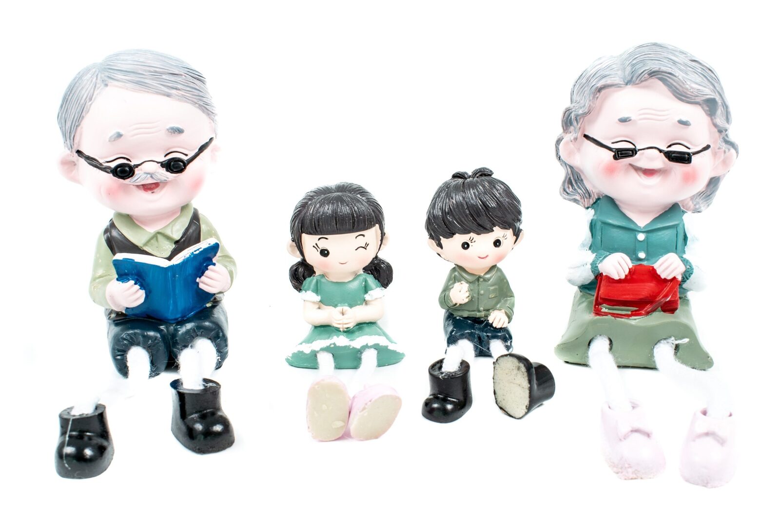 figurine-din-rasina-batrani-cu-nepoti-4set