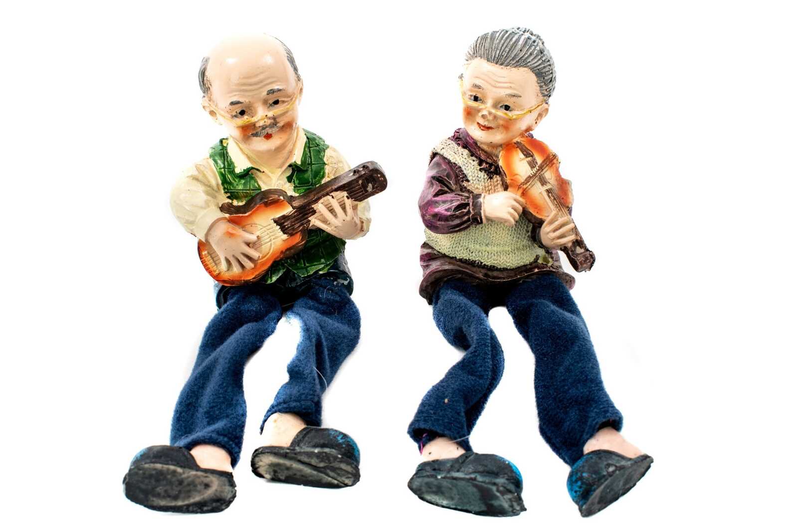 batrani-cu-picioare-ea-cu-vioara-el-cu-chitara-2set