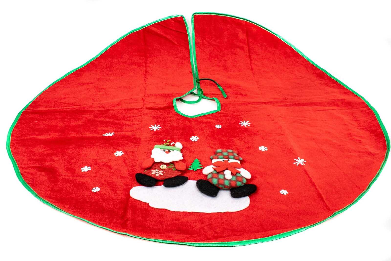 covoras-pentru-brad-cu-mos-si-om-de-zapada