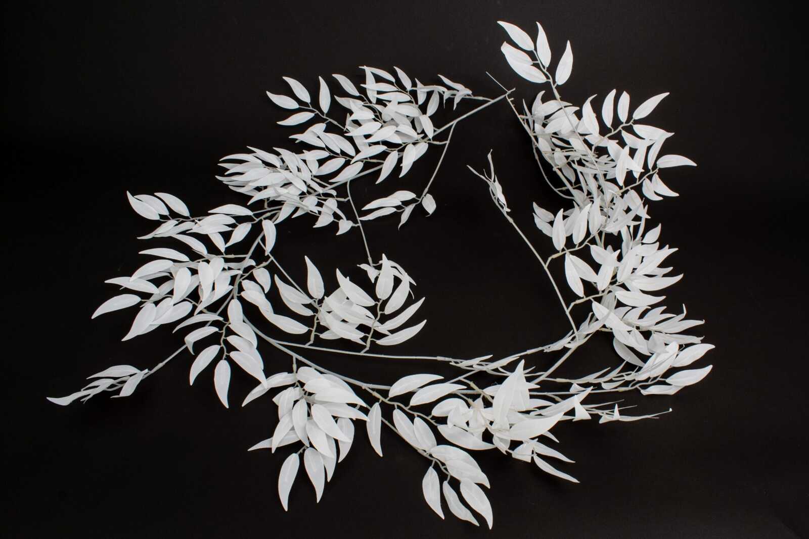 ghirlanda-artificiala-frunze-maslin-alba