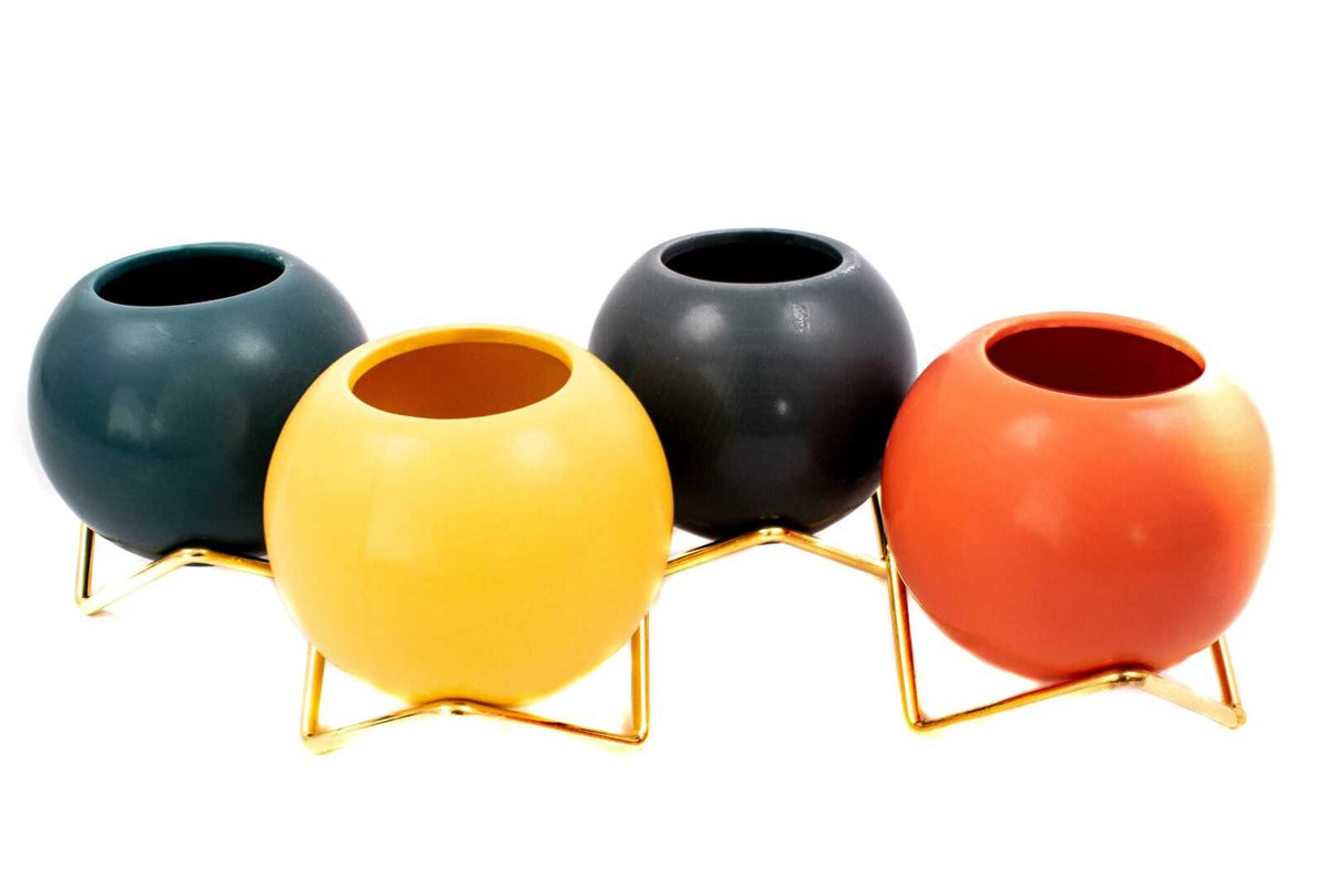 ghiveci-din-ceramica-rotund-cu-suport-metal-auriu