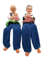 batrani-cu-picioare-ea-croseteaza-el-cu-copil-2set