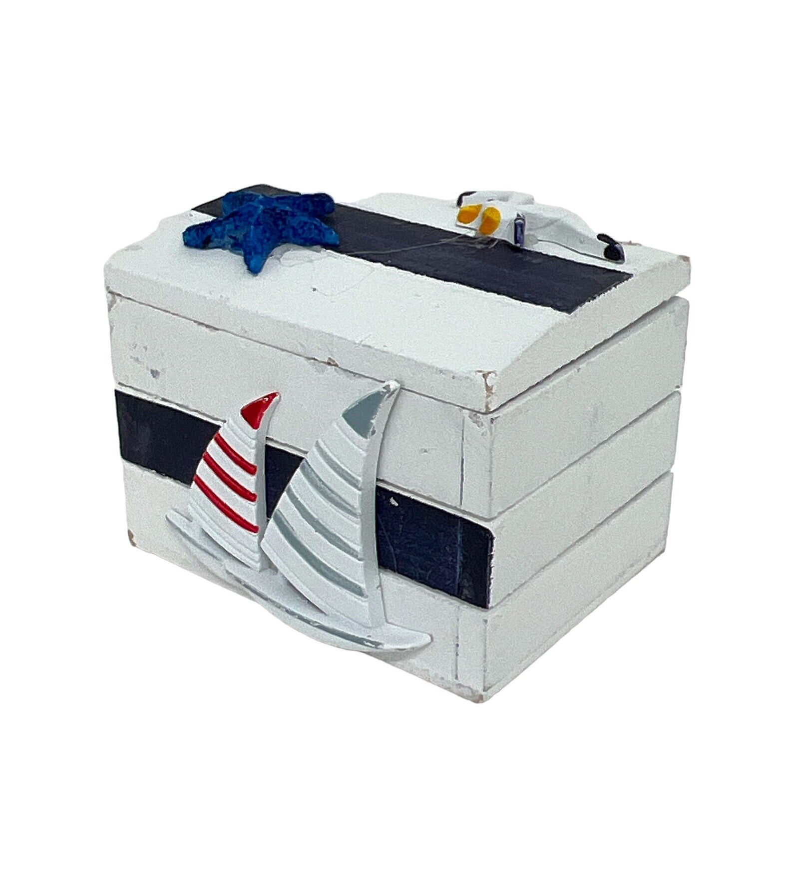 casete-din-lemn-alb-cu-dungi-bluemarin-cu-barcutepescarus-si-stea-de-mare