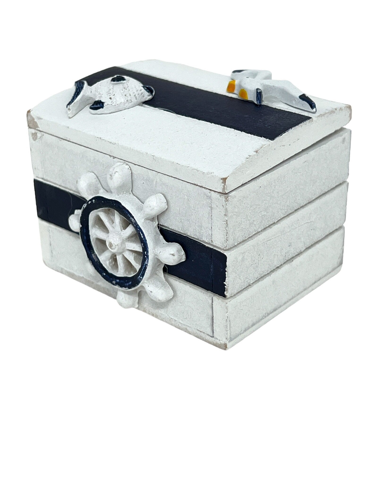 casete-din-lemn-alb-cu-dungi-bluemarin-cu-carmapescarus-si-peste