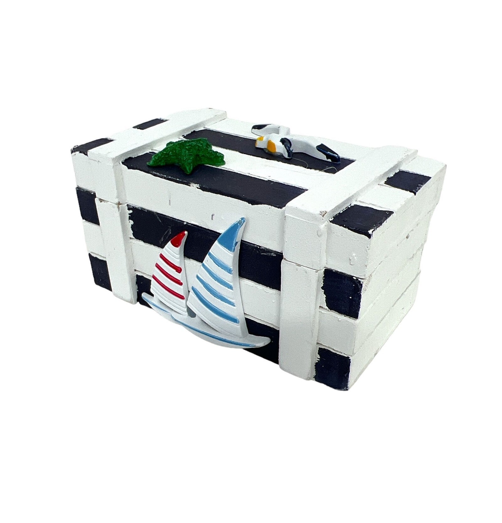 casete-din-lemn-alb-cu-dungi-bluemarin-cu-barcute