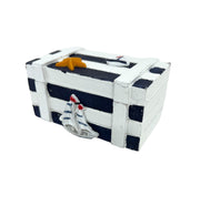 casete-din-lemn-alb-cu-dungi-bluemarin-cu-stea-de-mare